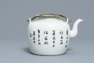 A Chinese qianjiang cai teapot and cover, 19/20th C.