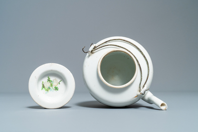 A Chinese qianjiang cai teapot and cover, 19/20th C.