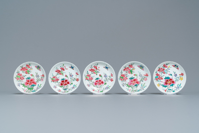 Thirteen various Chinese saucers and nine cups, Kangxi/Qianlong