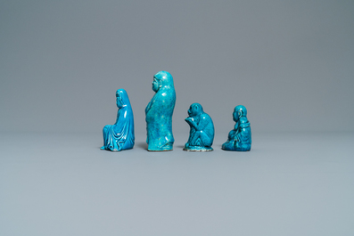 Neuf figures et compte-gouttes en porcelaine de Chine turquoise monochrome, Kangxi et apr&egrave;s