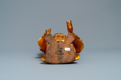 Une figure de Bouddha en bois laqu&eacute; et dor&eacute;, Chine, 18/19&egrave;me