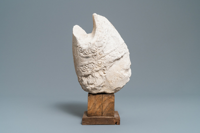Une t&ecirc;te d'&eacute;v&ecirc;que en pierre sculpt&eacute;e, France, 14/15&egrave;me
