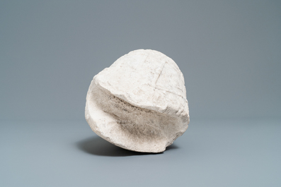 Une t&ecirc;te d'&eacute;v&ecirc;que en pierre sculpt&eacute;e, France, 14/15&egrave;me