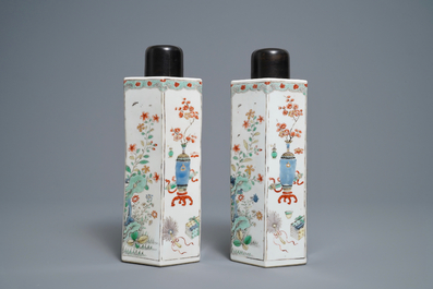 A pair of Chinese hexagonal famille verte tea caddies, Kangxi