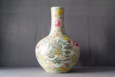 Een paar grote Chinese famille rose millefleurs vazen, Qianlong merk, ca. 1900