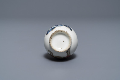 Een Chinees famille rose 'Wu Shuang Pu' miniatuur vaasje, 19e eeuw