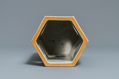 A Chinese hexagonal qianjiang cai hat 'landscape' hat stand, 19/20th C.