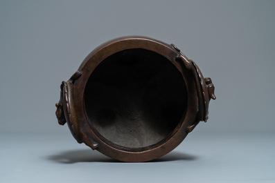 A Chinese bronze chilong-handled tripod censer, seal mark, 17/18th C.