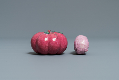 Sept pi&egrave;ces en porcelaine de Chine rose et rouge foie de mulet, Kangxi et apr&egrave;s
