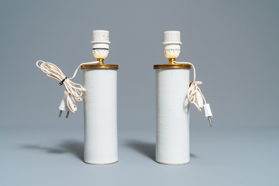 Trois paires de vases et une paire de plats en porcelaine de Chine monochrome, 19/20&egrave;me