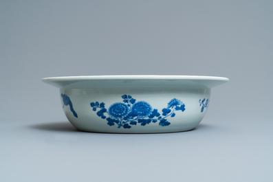 A Chinese blue and white basin with floral design, 19th C.