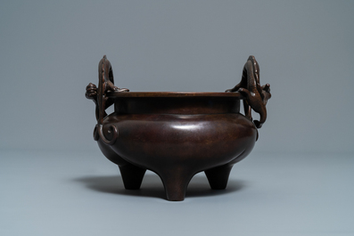 A Chinese bronze chilong-handled tripod censer, seal mark, 17/18th C.