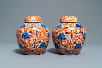 Twee paar Chinese gemberpotten en een flamb&eacute;-vaas, 19/20e eeuw