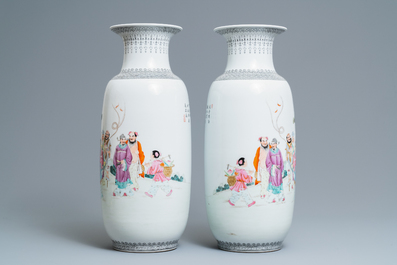 Deux paires de vases en porcelaine de Chine famille rose, marques de Qianlong, R&eacute;publique