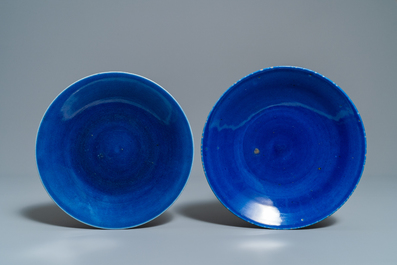 Trois paires de vases et une paire de plats en porcelaine de Chine monochrome, 19/20&egrave;me