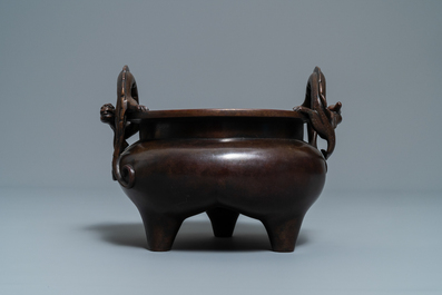 A Chinese bronze chilong-handled tripod censer, seal mark, 17/18th C.