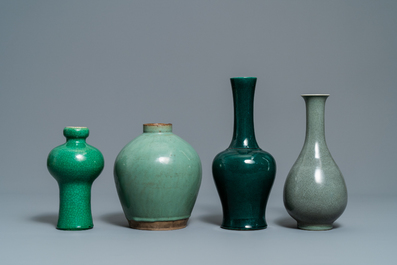Zeven stukken Chinees monochroom groen en turquoise porselein, 19/20e eeuw