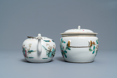 Een Chinese famille rose theepot, een dekselkom en drie Bencharong tazzas, 19e eeuw