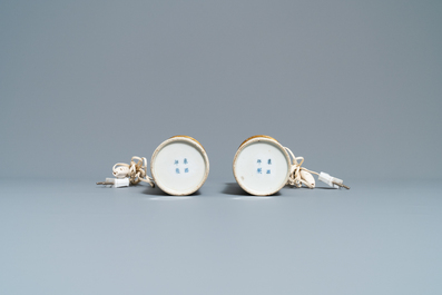 Trois paires de vases et une paire de plats en porcelaine de Chine monochrome, 19/20&egrave;me