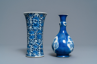 Un vase de forme bouteille en porcelaine de Chine bleu poudr&eacute; et un en bleu et blanc, Kangxi