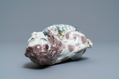 Un mod&egrave;le d'un lion en fa&iuml;ence polychrome de Bruxelles ou Lille, fin du 18&egrave;me