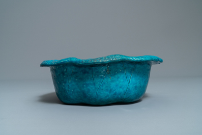 A Chinese turquoise-glazed lotus leaf-shaped brush washer, 18/19th C.
