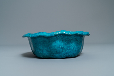 A Chinese turquoise-glazed lotus leaf-shaped brush washer, 18/19th C.