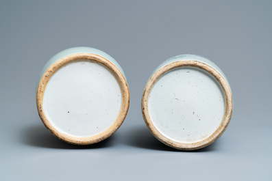 Vier Chinese blauw-witte celadon vazen, 19e eeuw