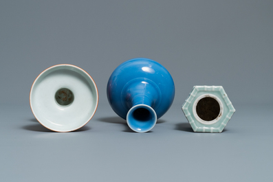 Six pi&egrave;ces en porcelaine de Chine monochrome, 19/20&egrave;me
