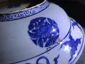 A Chinese blue and white 'cranes' dish, 'fu gui jia qi' merk, Jiajing