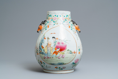 Een fraaie Chinese famille rose 'hu' vaas met onsterfelijken, Qianlong merk, ca. 1900