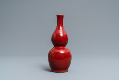 Een Chinese monochrome sang de boeuf kalebasvormige vaas, Qianlong merk, 19/20e eeuw
