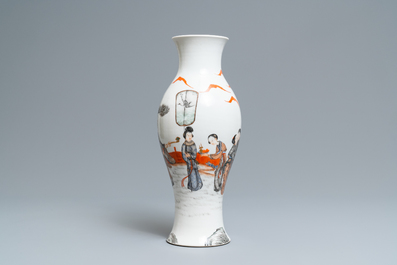 Een Chinese grisaille en ijzerrode vaas, Ju Ren Tang merk, Republiek