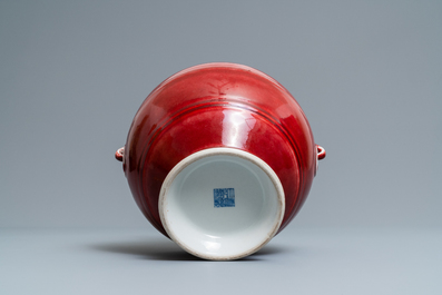 Een Chinese monochrome sang de boeuf 'hu' vaas, Qianlong merk, 19/20e eeuw