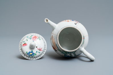 Une th&eacute;i&egrave;re couverte en porcelaine de Chine famille rose, Yongzheng