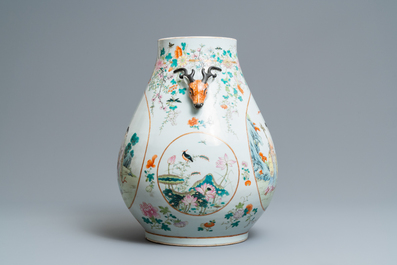 Een fraaie Chinese famille rose 'hu' vaas met onsterfelijken, Qianlong merk, ca. 1900