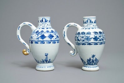 Een paar Chinese blauw-witte kannen, Transitie periode