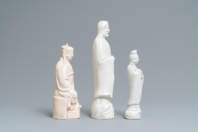 Trois figures en porcelaine blanc de Chine de Dehua, 18/19&egrave;me
