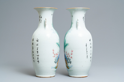 Une paire de vases en porcelaine de Chine famille rose &agrave; d&eacute;cor de dames dans un jardin, 19/20&egrave;me