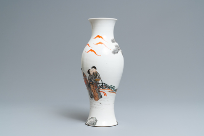 Een Chinese grisaille en ijzerrode vaas, Ju Ren Tang merk, Republiek