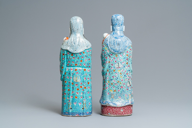 Twee Chinese famille rose figuren van een onsterfelijke, 19/20e eeuw