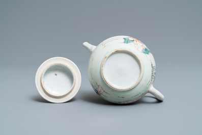 Une th&eacute;i&egrave;re couverte en porcelaine de Chine famille rose, Yongzheng