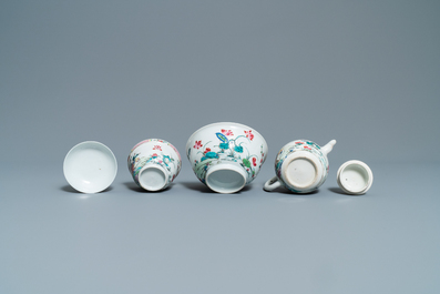 Un service &agrave; th&eacute; de 27 pi&egrave;ces en porcelaine de Chine famille rose &agrave; d&eacute;cor de paysages, Yongzheng/Qianlong