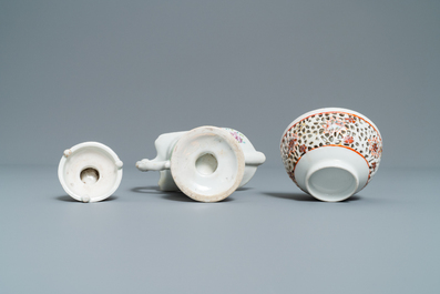 Cinq pi&egrave;ces en porcelaine de Chine famille rose et rouge de fer, Kangxi/Qianlong