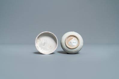 Treize bo&icirc;tes couvertes en porcelaine de Chine de Swatow de l'&eacute;pave Binh Tuan, Ming