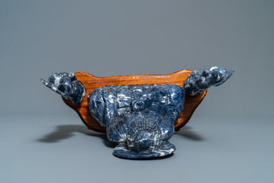 Deux groupes en lapis lazuli sculpt&eacute;, Chine, 20&egrave;me