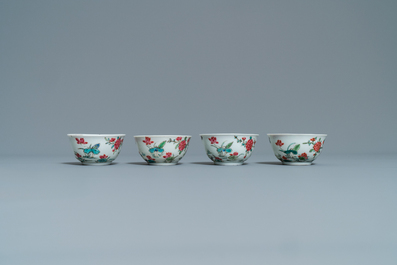 Un service &agrave; th&eacute; de 27 pi&egrave;ces en porcelaine de Chine famille rose &agrave; d&eacute;cor de paysages, Yongzheng/Qianlong