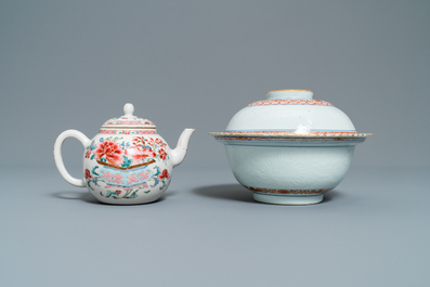 Cinq pi&egrave;ces en porcelaine de Chine famille rose et rouge de fer, Kangxi/Qianlong