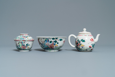 Un service &agrave; th&eacute; de 27 pi&egrave;ces en porcelaine de Chine famille rose &agrave; d&eacute;cor de paysages, Yongzheng/Qianlong