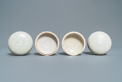 Treize bo&icirc;tes couvertes en porcelaine de Chine de Swatow de l'&eacute;pave Binh Tuan, Ming